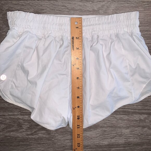 Womens Lululemon Hotty Hot Shorts 2" Inseam Sz. 8 - Picture 4 of 7